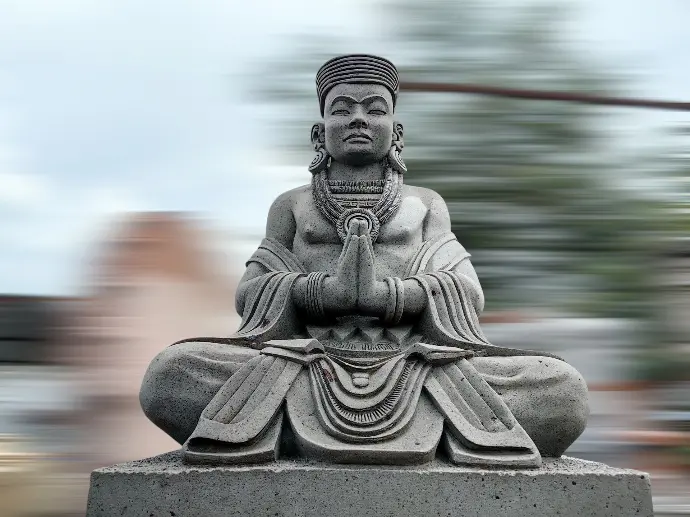 Escultura artesanal en cantera rosa de Querétaro tallada a mano por maestros artesanos