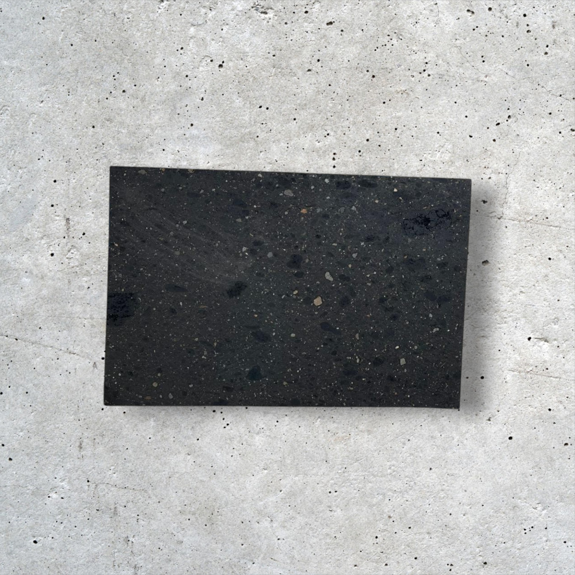 Laminado Negro Galindo en cantera rosa artesanal de Querétaro