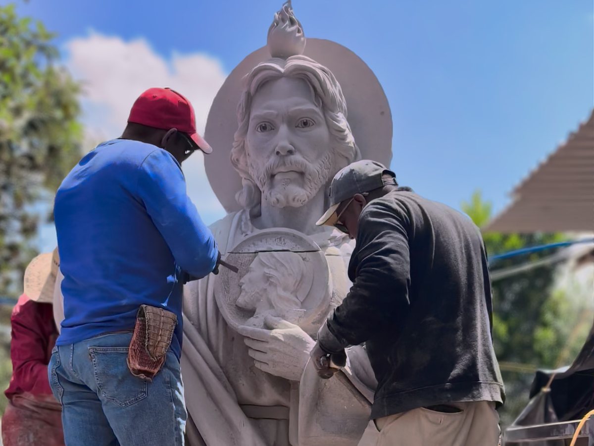 tallado manual — Escultura de San Judas